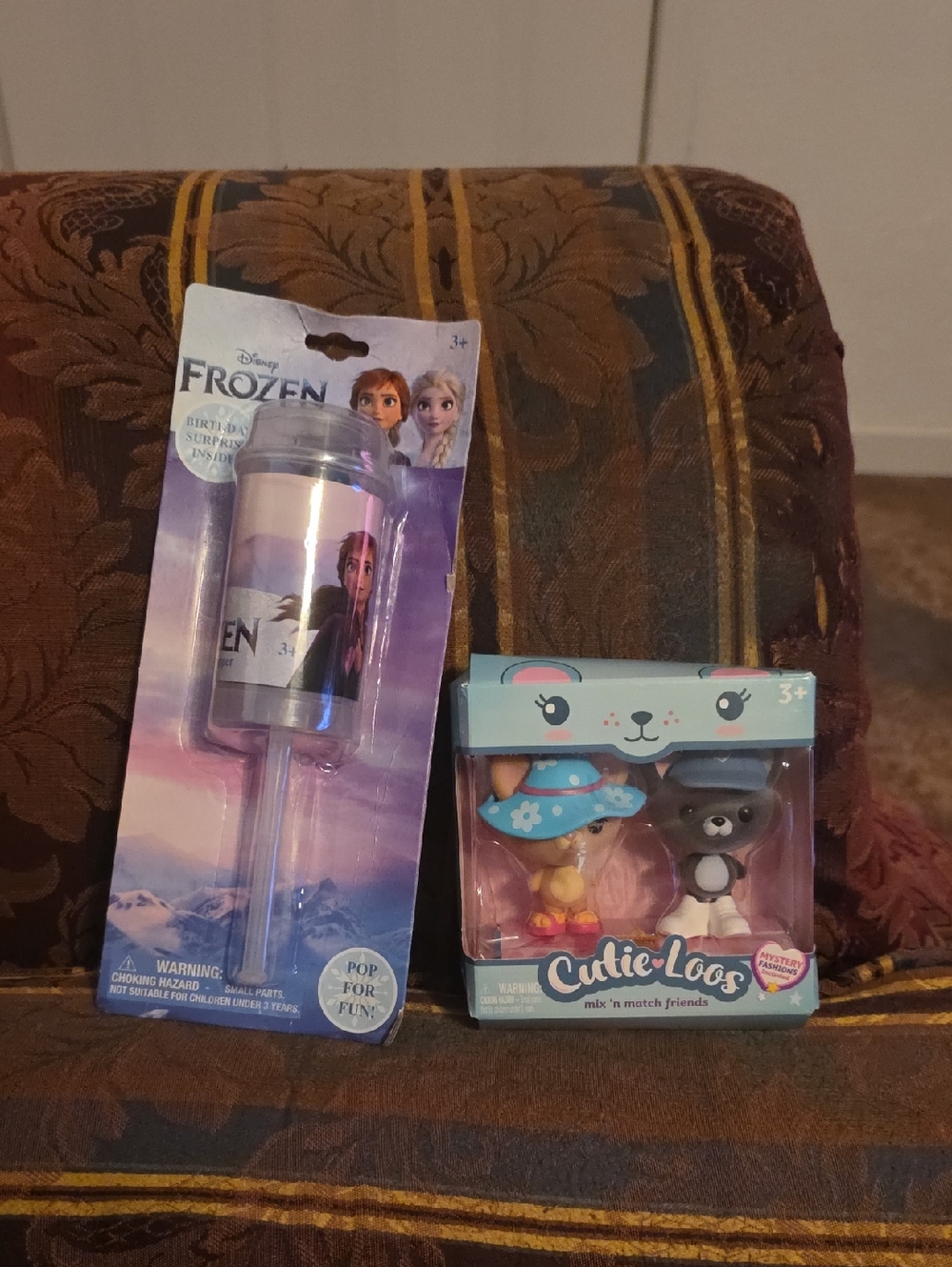 Disney Frozen Themed Party Popper & Cutie Loos Mini Toy Set - Purple, Pink, Blue